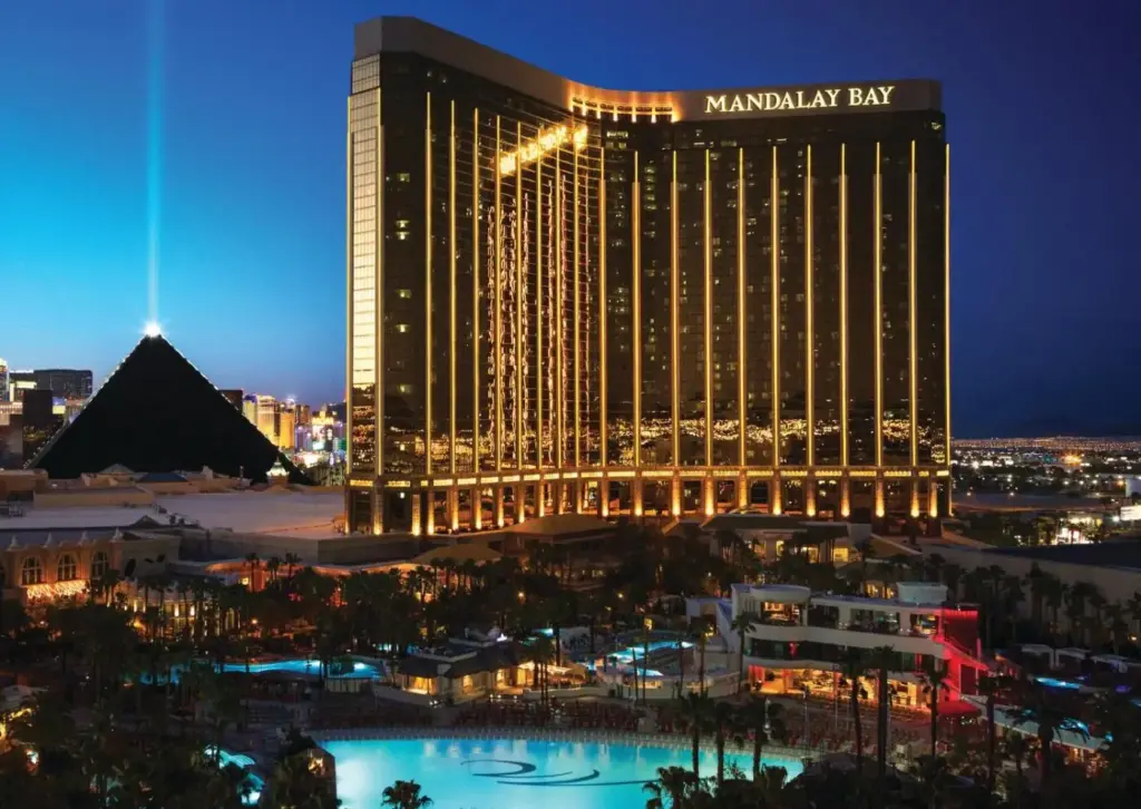 a night view of the mandalayasyasyasy hotel at Mandalay Bay in Las Vegas
